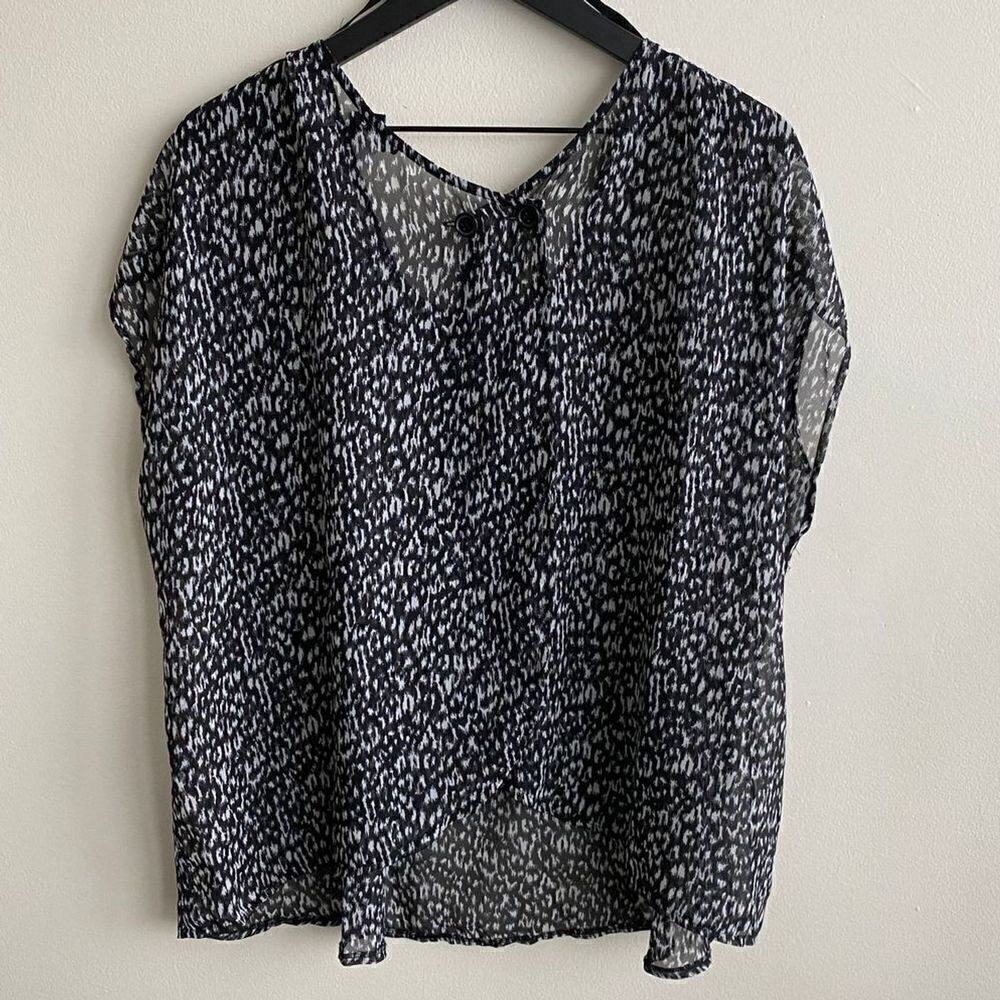 Torrid Leopard Print Open Back Top - Picture 5 of 6